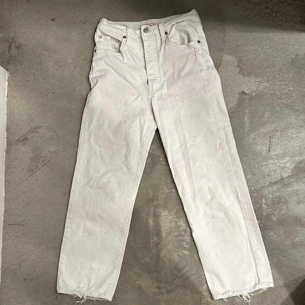 Levi’s Premium Ribcage Straight Jeans in White - Picture 6 of 7